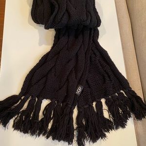Chunky Knit Black Ugg Scarf